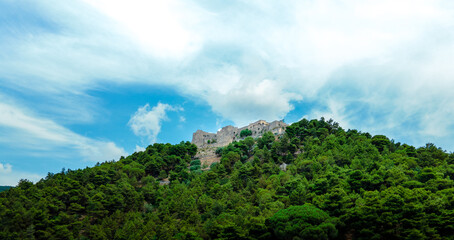 Fototapeta na wymiar Little ruin on a Italian mountain.