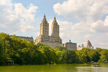 Obraz na płótnie Canvas Central Park with The Beresford building in the background