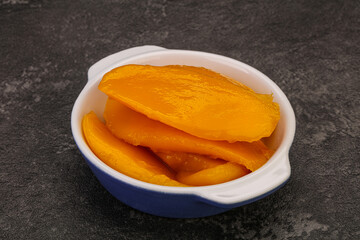 Sweet mango slices in syrop