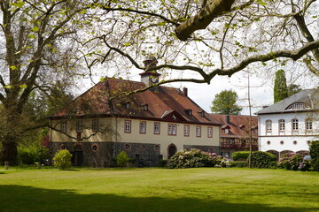 Fototapeta na wymiar Grünanlage Schloss und Schlossgasse Lich