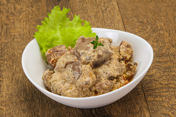 Chicken liver with cream and dry tomatoes