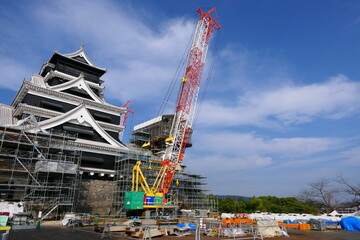 震災から復興する熊本城。熊本、日本。10月下旬。