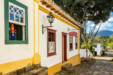 Fototapeta na wymiar Colonial houses of the touristic town of Tiradentes (National Heritage), Minas Gerais, Brasil