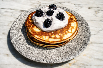 pancakes with cream and berries