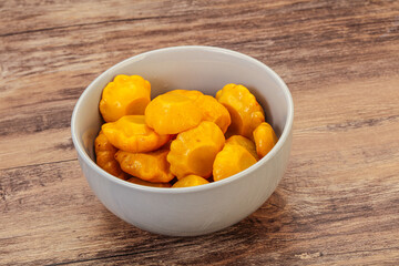 Marinated yellow patisson in the bowl