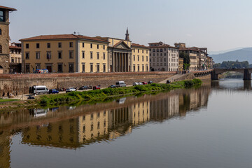 Fototapeta na wymiar Vue du fleuve l'Arno à Florence.