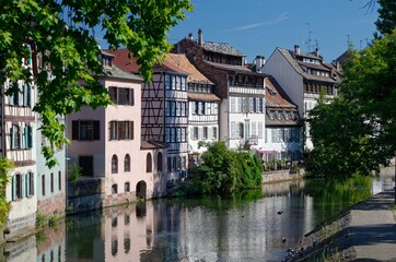 Fototapeta na wymiar Historic houses by the Ill river at Strasbourg