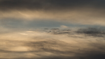 The evening sky and clouds change color.