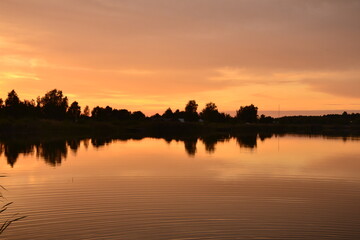 Obraz premium sunset over lake