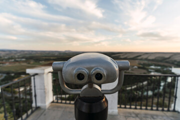 Prism&aacute;ticos en mirador de arcos de la frontera