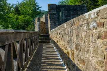 Fototapeta premium Historische Stadtmauer und Festungsturm von Bad Münstereifel
