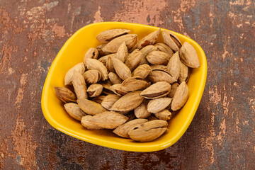 Unpeeled Almonds nuts