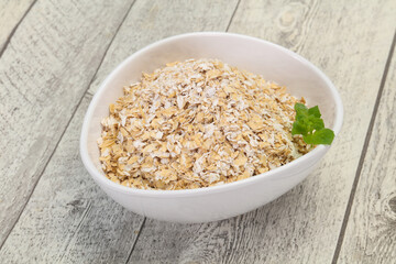 Raw oats in the bowl