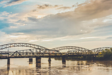 Obraz na płótnie Canvas bridge over the river at sunset