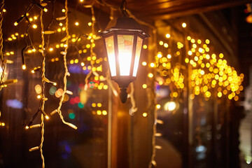 Obraz na płótnie Canvas Vintage old style street light Lantern at night with Christmas decorations.