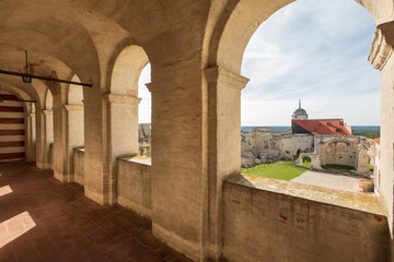 Fototapeta na wymiar Janowiec Castle. View of the terrace with arches. Renaissance castle built in between 1508–1526. In Janowiec, Poland.