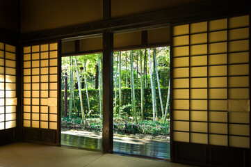 竹の見える和室