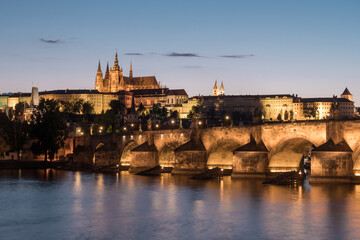 Fototapeta na wymiar Prague Charles Bridge and St Vitus Cathedral in Twilight at Dusk