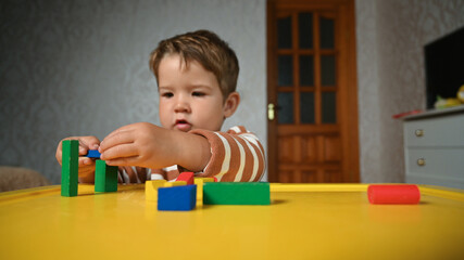 the child plays geometric shapes. Child development