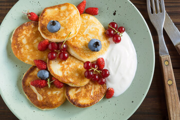 Cottage cheese pancakes, syrniki with fresh berries.