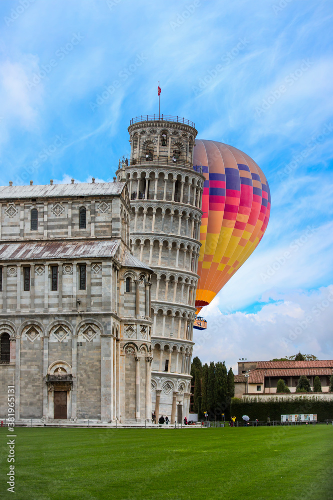 Wall mural Hot air balloon flying over Pisa, Piazza dei miracoli, with the Basilica and the leaning tower - Italy