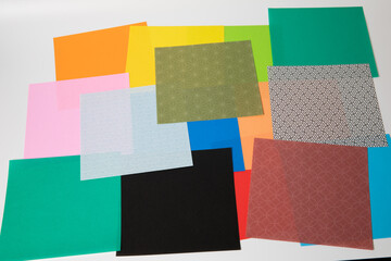 色々な文様や模様やデザインの紙