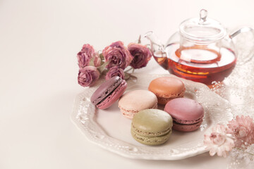 マカロンと紅茶のセピア調写真