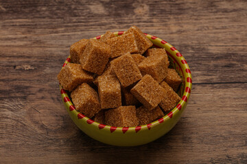 Cane sugar cubs in the bowl