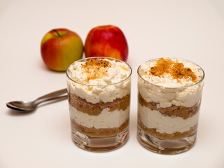 Tilslørte bondepiker - Norwegian dessert with apples and whipped cream