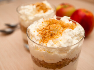 Tilslørte bondepiker - Norwegian dessert with apples and whipped cream