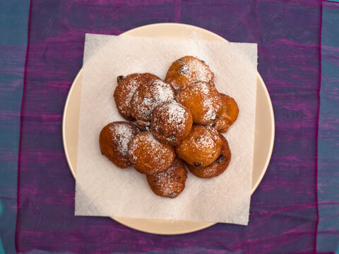Fritole - Italian doughnuts with raisins