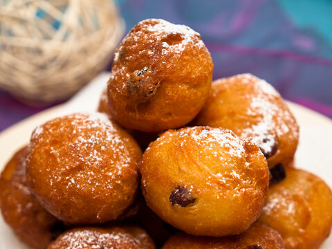 Fritole - Italian doughnuts with raisins