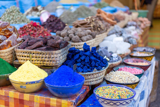 Farbstoffe auf dem Markt in Marrakesch