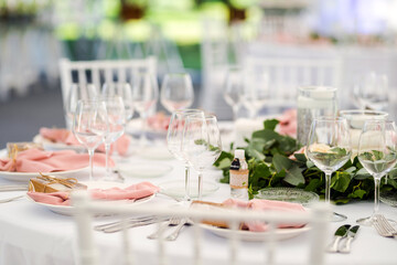 Luxury wedding table decoration in pink and white. Special event table set up. Fresh flower decoration.