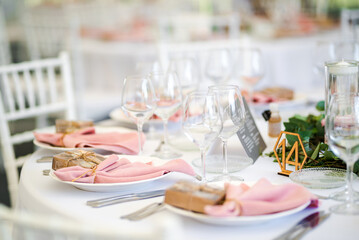 Luxury wedding table decoration in pink and white. Special event table set up. Fresh flower decoration.