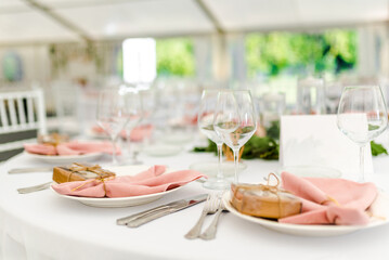 Luxury wedding table decoration in pink and white. Special event table set up. Fresh flower decoration.
