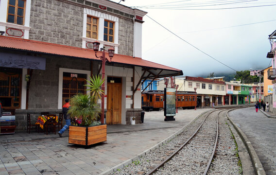 Ecuador - Alaus&iacute; Train Station