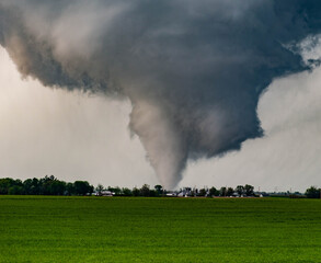 Tornado touches down in east central Iowa 