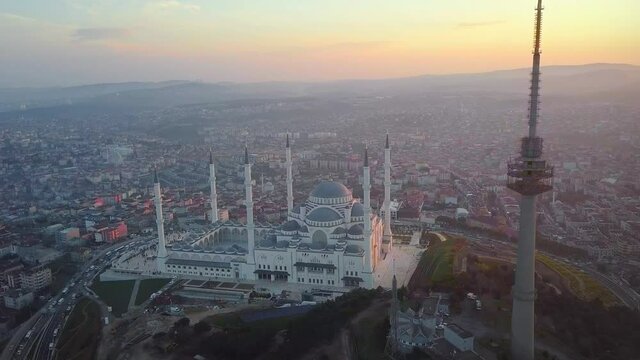 Camlica Mosque opened its doors for the first time in 2019. First ever prayer held at Turkey's largest mosque in Istanbul. Occupying an area of 15000 square meters on the Anatolian side of city
