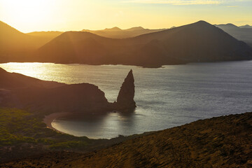 Fototapeta na wymiar Sunset on Bartolome Island with silhouette of Pinnacle Rock, Galapagos national park, Ecuador.
