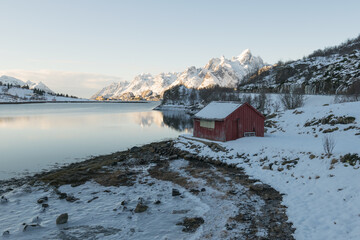 Die wunderschöne Landschaft der Lofoten in Norwegen