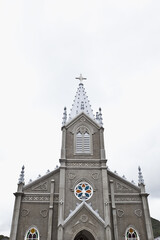 天草の崎津カトリック教会の尖塔	