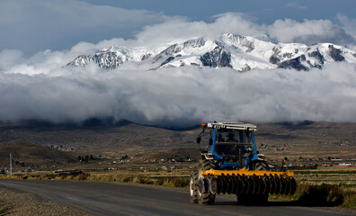 Naklejka premium tractor in the mountains