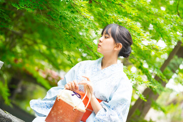 浴衣の女性　