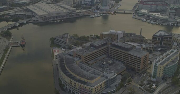 Tampa Florida Aerial v17 tilt up shot of teaching hospital and Hyde Park neighborhood - DJI Inspire 2, X7, 6k - March 2020