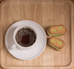 Coffee cup with the bread and put on the table.
