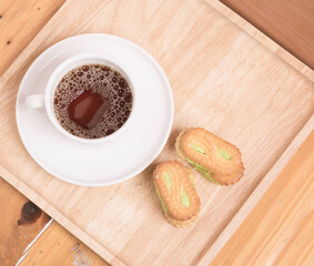 Coffee cup with the bread and put on the table.