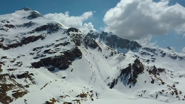 A valey covered of snow