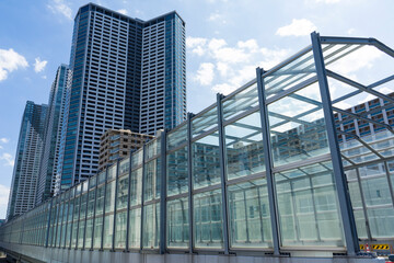 Fototapeta premium 東京 隅田川を渡った環状2号線の風景