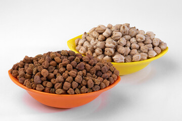 Fresh green Chickpea with dried Chickpea.